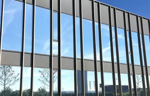 Glasfassaden mit Sichtschutz